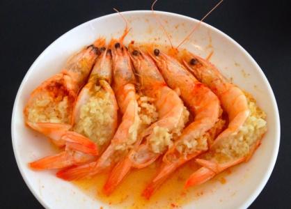 铁板蒜蓉基围虾的做法 蒜蓉基围虾的做法