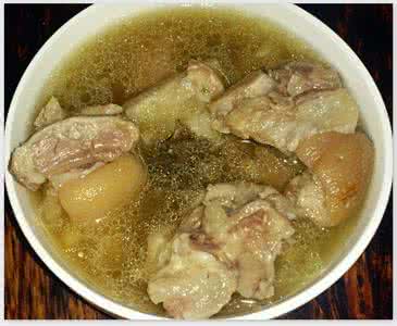 通草鲫鱼猪蹄汤的做法 通草猪蹄汤怎么做 通草猪蹄汤做法 通草猪蹄汤的作用