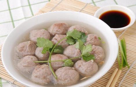 好吃的排叉的制作方法 制作牛肉丸子汤的方法_怎么做好吃的牛肉丸子汤(2)