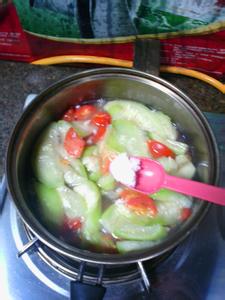 丝瓜汤的家常做法 家常丝瓜西红柿汤怎么做_西红柿丝瓜汤的做法步骤