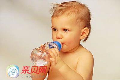 如何让婴儿爱喝水 如何让宝宝爱喝水