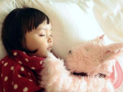 如何让孩子单独睡觉 孩子应该从几岁开始独睡？