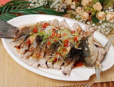 清蒸草鱼怎么做好吃 清蒸草鱼怎么做比较好吃