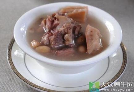 莲藕花生排骨汤的做法 花生排骨汤的具体做法