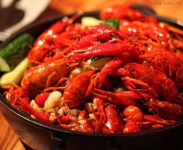 食用小龙虾的搭配食物 小龙虾怎么做才好吃 小龙虾的做法和食用注意事项