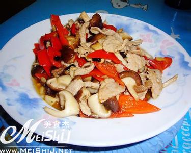 草菇的做法大全家常 草菇炒肉的家常做法 草菇炒肉怎么炒好吃