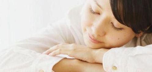 睡觉流口水暗示什么病 女人睡觉流口水暗示什么？