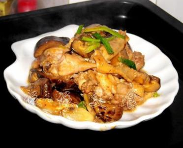 砂锅香菇焖鸡的做法 冬菇焖鸡的做法