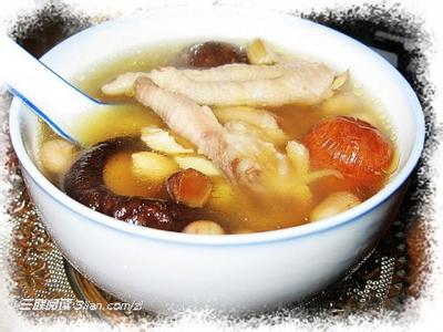 栗子煲鸡汤广东的做法 鸡脚栗子百合汤的做法