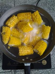 玉米窝料的制作方法 怎么自己煮玉米 煮玉米的制作方法