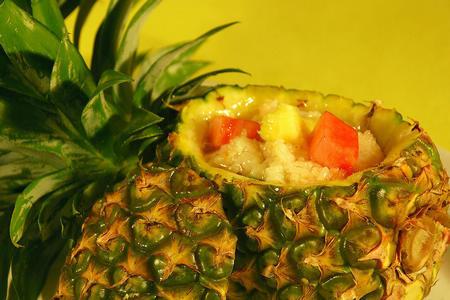 菠萝去皮最简单的方法 菠萝的挑选方法