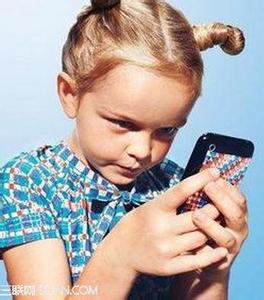 女生爱玩的手机游戏 爱玩手机或使人变丑早衰