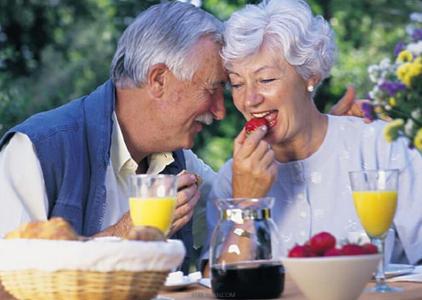 老年人旅游的好处 老年人吃熟水果的好处
