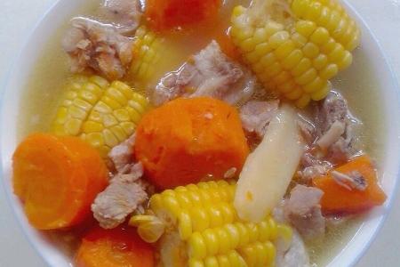 玉米红萝卜排骨汤 玉米红萝卜排骨汤的做法图解
