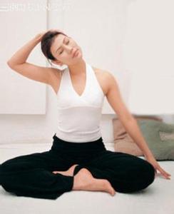 缓解颈椎疼痛的瑜伽 缓解肩颈疼痛六个瑜伽动作