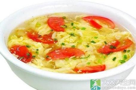 西红柿炒鸡蛋的做法 好吃的西红柿炒鸡蛋汤怎么做_西红柿炒鸡蛋汤的做法