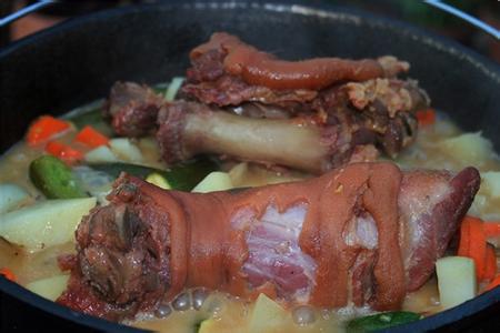 猪脚炖什么好吃 好吃的猪脚烹饪方法