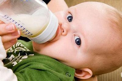 常见饮食误区 给宝宝奶粉冲饮的常见误区