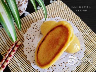 玉米面锅贴饼子的做法 怎么做好吃的玉米面锅贴_玉米面锅贴的做法图解