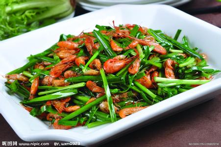 韭菜炒河虾 韭菜炒河虾怎么做好吃 韭菜炒河虾的家常做法