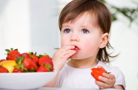 宝宝吃水果 适当的给宝宝吃水果