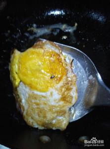 煎荷包蛋如何让蛋黄熟 让荷包蛋蛋黄居中