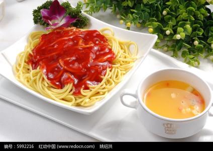 西红柿意大利面的做法 自制意大利面西红柿酱的方法_西红柿酱的做法