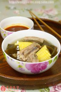 玉米海带排骨汤的做法 玉米海带排骨汤的美味做法_怎么做玉米海带排骨汤