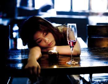 长期喝酒熬夜的危害 女人喝酒熬夜的危害