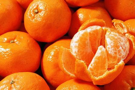 橘子皮泡水 吃橘子常见的两错误 鲜橘皮泡水无益反伤身