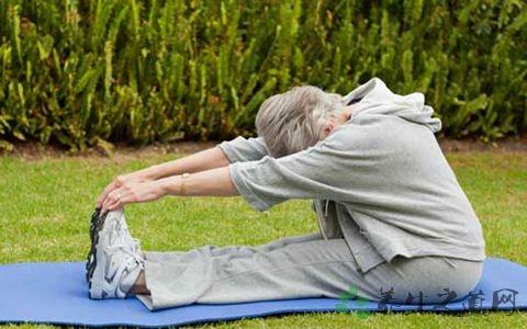 中老年人锻炼方法 中老年人锻炼关节的方法