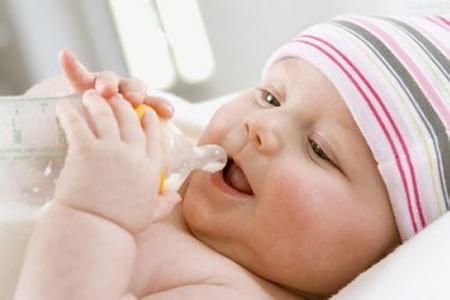 2个月婴儿一天喝多少水 婴儿每天喝多少水合适