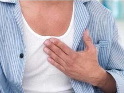 胸口中间疼是怎么回事 胸口疼是怎么回事_胸口疼的原因