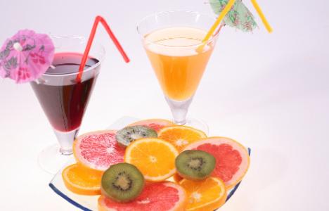 秋季养生：喝葡萄汁比喝橙汁更好