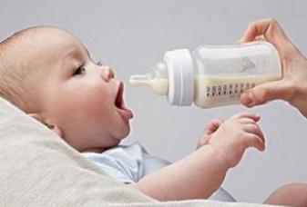 六个月宝宝不好好吃奶 六个月宝宝不爱吃奶怎么办