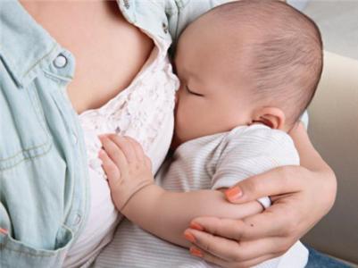 婴儿呛奶急救方法图片 婴儿呛奶的危害