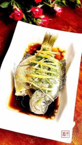 清蒸鱼怎么做好吃 清蒸鱼的烹饪方法_清蒸鱼怎么烹饪好吃