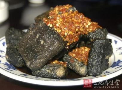 吃臭豆腐的危害 臭豆腐可以经常吃吗_臭豆腐的危害有哪些