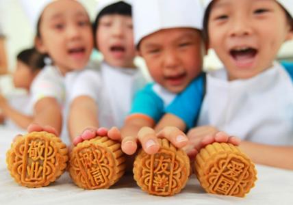 中秋吃月饼的由来 中秋佳节，要给宝宝吃月饼吗?