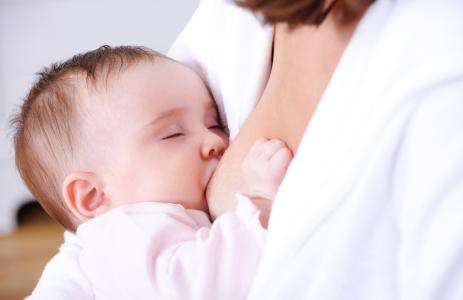 哺乳期宝宝胀气的食物 哺乳期如何给宝宝退奶