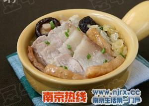 酸菜炖豆腐 酸菜干虾炖豆腐