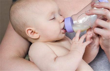 宝宝拉肚子的处理方法 宝宝拉肚子能喝奶粉吗