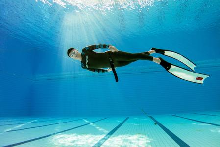 潜水知识：水下基本动作与水下环保经验