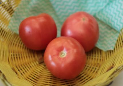 梦见生吃新鲜西红柿 如何保存才能让西红柿持久新鲜