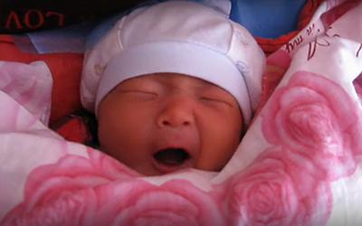 刚出生的新生儿护理 刚出生的新生儿该怎么抱？