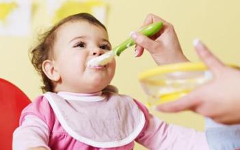 中耳炎饮食注意什么 小儿中耳炎饮食要注意什么