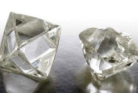 真假钻石的区别图片 真假钻石的鉴别方法