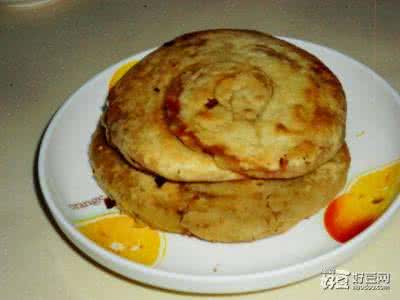 葱油饼的家常做法 葱油饼是怎么制作的 葱油饼的家常好吃做法
