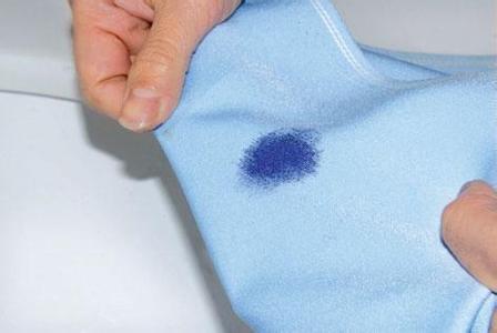 如何洗衣服上的蓝墨水 怎么洗衣服上的墨水