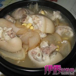 黄豆猪蹄汤功效 黄豆猪蹄汤怎么做才好吃 黄豆炖猪蹄的做法和营养功效